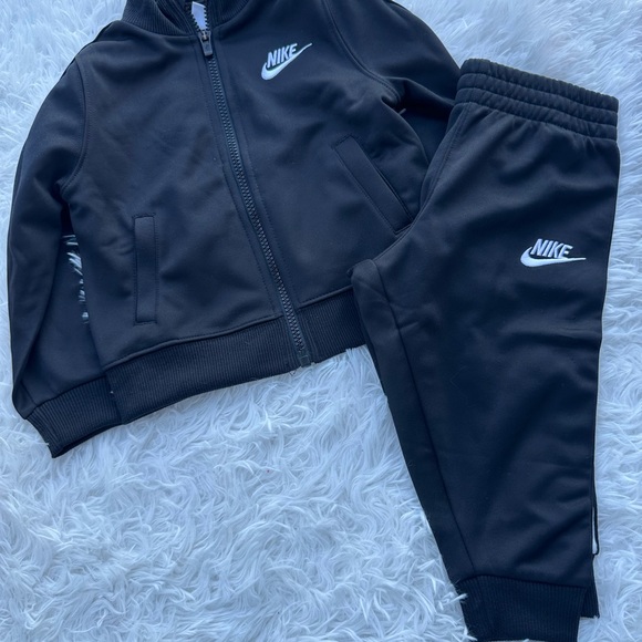 Nike Kids Black Tracksuit Set New - Picture 2 of 7